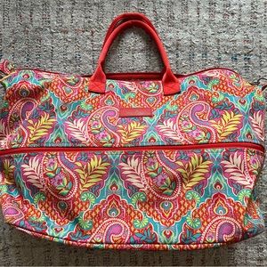 Gorgeous Vera Bradley extendable Weekender bag